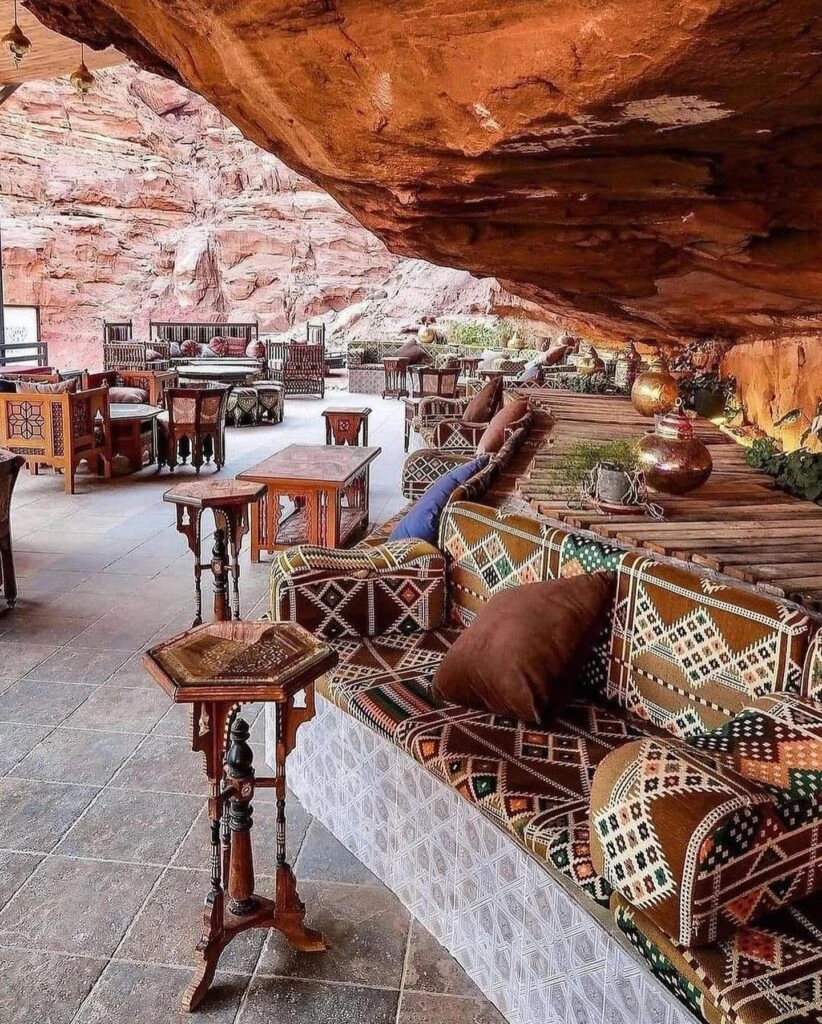 La decoración de Memories Aicha Luxury Camp, inspirada en su entorno natural y cutural. 