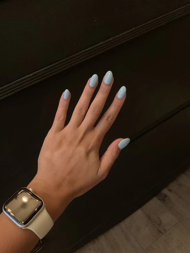 Blueberry milk nails, las uñas ideales para llevar en el invierno