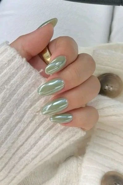 Light green nails, las uñas que marcan tendencia este invierno