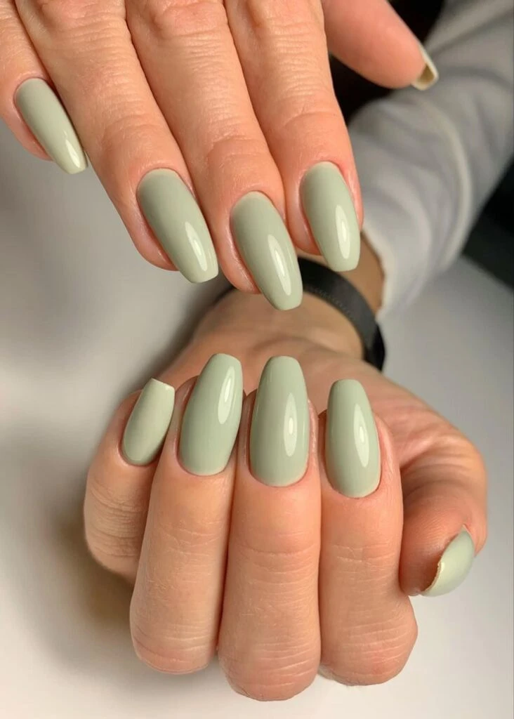 Light green nails, las uñas que marcan tendencia este invierno