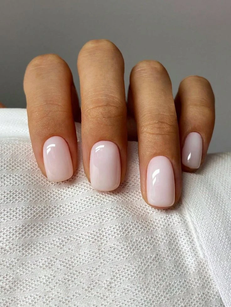 'Baby nails', la manicura minimalista súper elegante y fácil de copiar