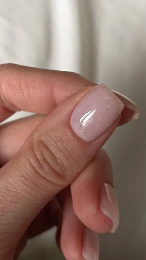 'Baby nails', la manicura minimalista súper elegante y fácil de copiar