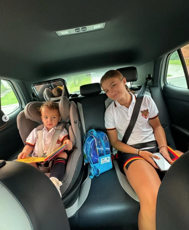 Indiana Cubero con su hermanito Luca