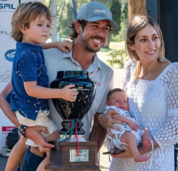 El golfista junto a su mujer y sus hijos. Tiempos felices.