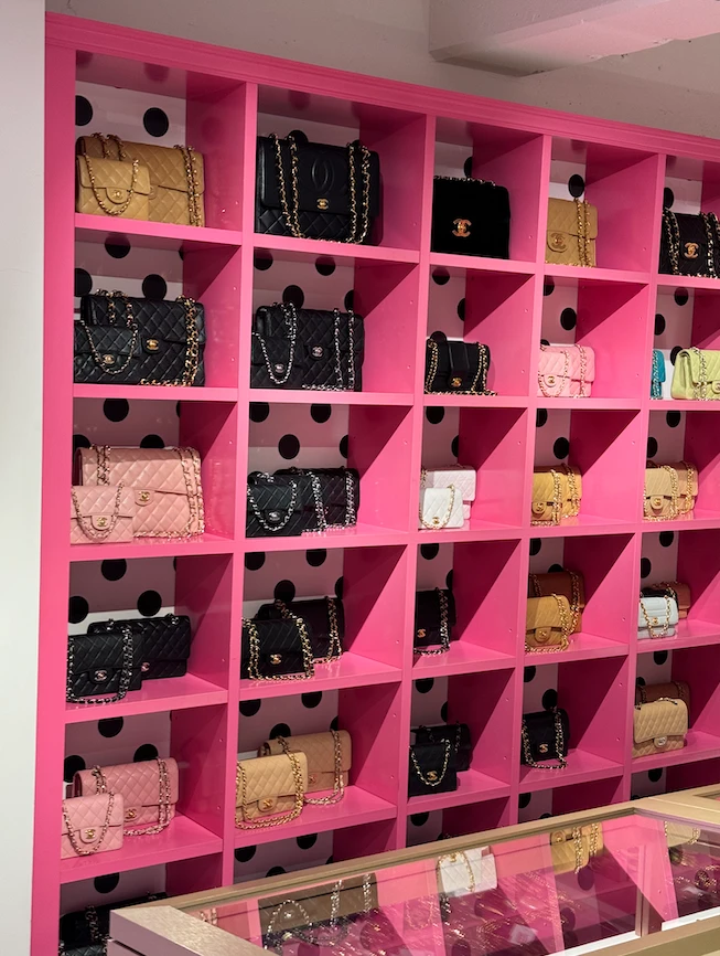 "Nunca vi tantas carteras Chanel juntas"