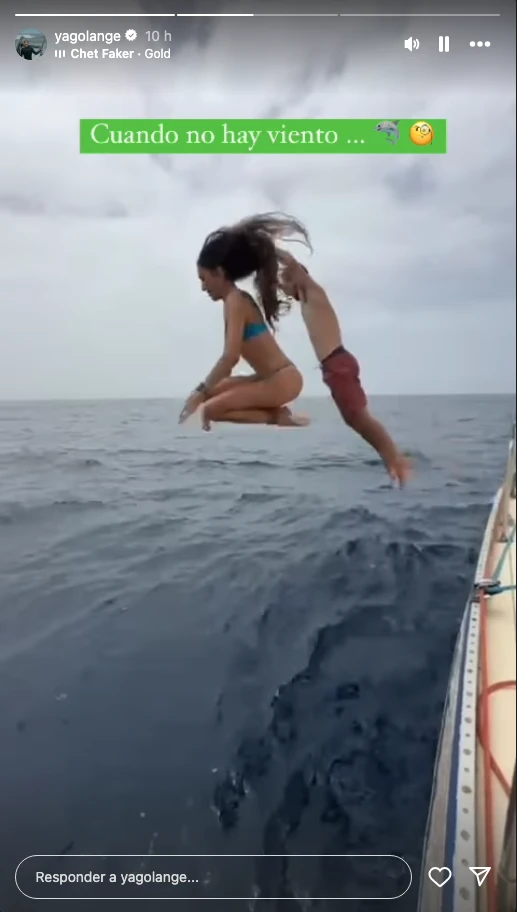 Juana Viale y Yago Lange se animaron a nadar en el mar