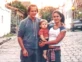 Nancy Dupláa y Matías Martin con Luca bebé. Foto Google.