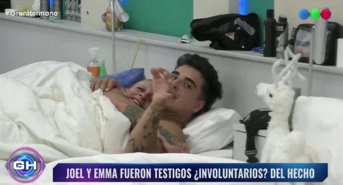 Mauro y Furia en la cama.