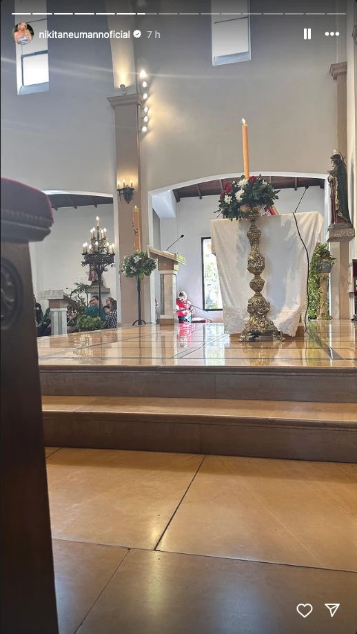 Nicole Neumann fue a la misa del padre Fabricio en el día de San Expedito