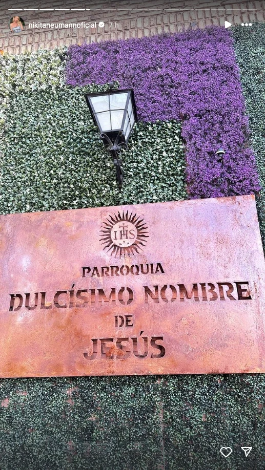 Nicole Neumann fue a la misa del padre Fabricio en el día de San Expedito