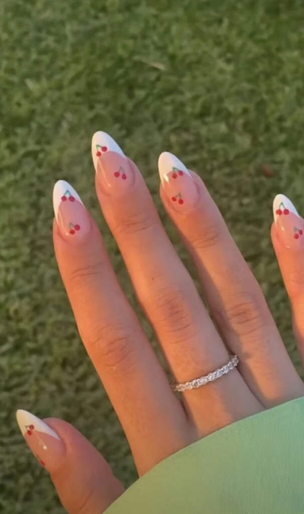 Colorful french tip nails, las uñas más coloridas que elige la Gen-Z