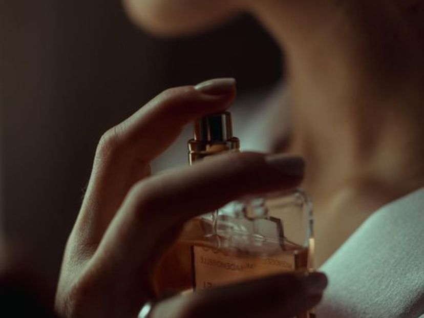 Fragancias únicas y duraderas: el truco beauty para oler bien todo el día