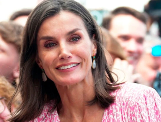 Letizia Ortiz lleva el animal print en su versión más romántica