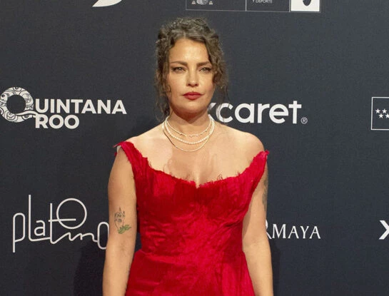 El look a puro glamour de Dolores Fonzi en los Premios Platino 2024
