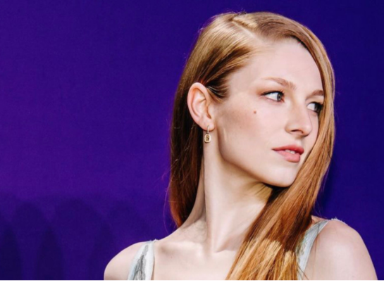 Hunter Schafer impactó con un vestido inspirado en una obra de Van Gogh