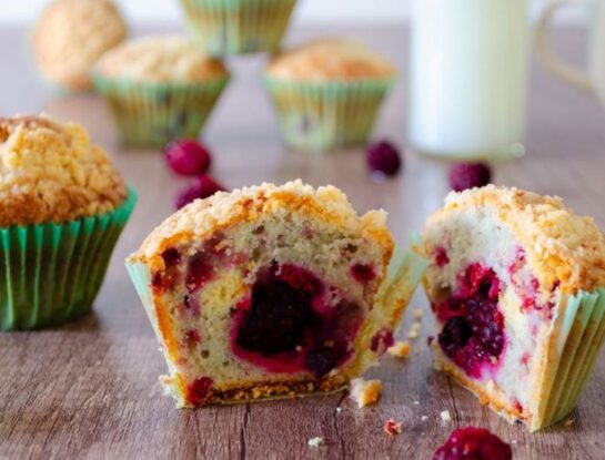 Muffins de frutos rojos y champagne: una receta bien "coquette" de Agustina Vives