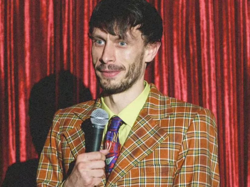 La historia real de Richard Gadd, el hombre detrás de la serie "Bebé Reno"