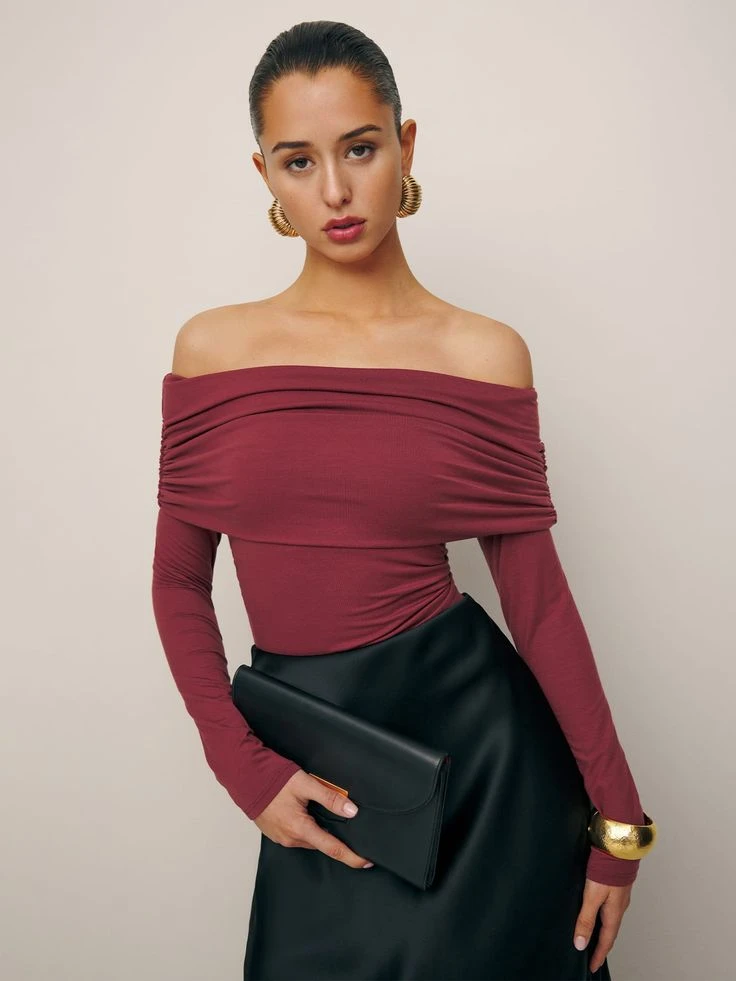Alerta tendencia: los tops off the shoulder más chic del otoño