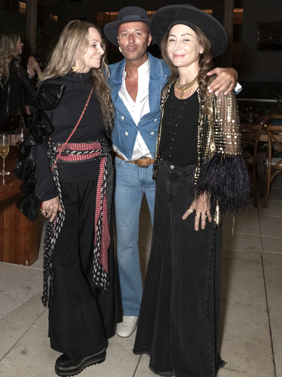 Gaby Álvarez con Agustina y Ximena Caminos