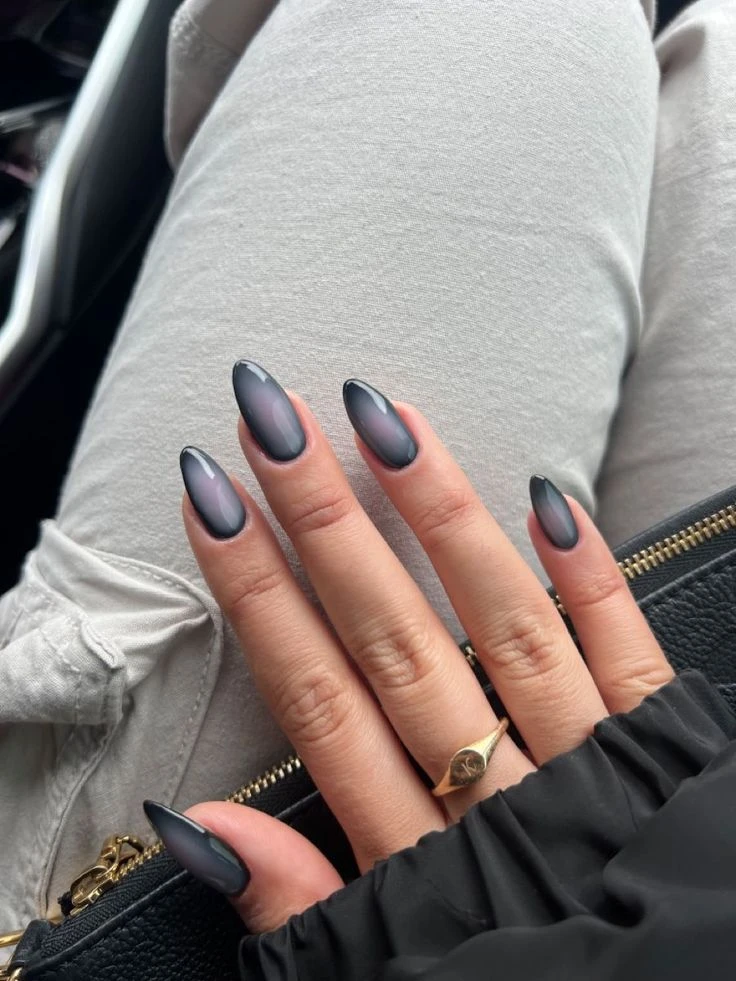 Aura nails, la manicura que enamora a la Gen-Z