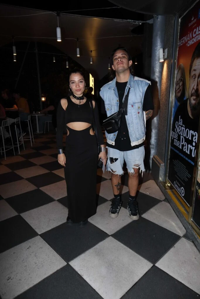 Malena Narvay y novio.