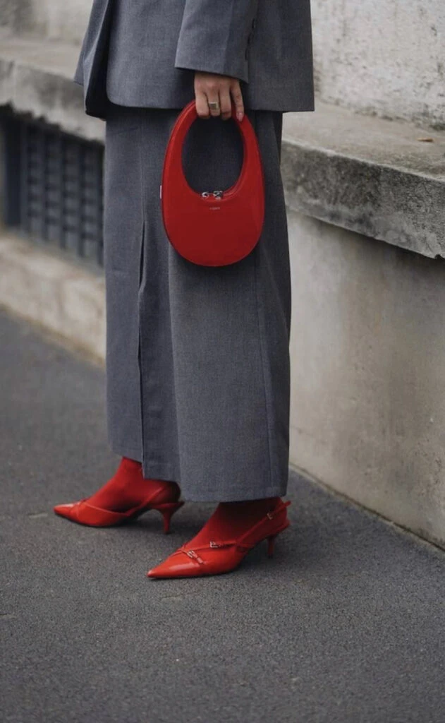 Notas de estilo: 5 ideas para usar rojo este otoño 2024. Foto: Pinterest. 
