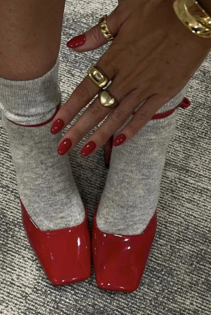 Notas de estilo: 5 ideas para usar rojo este otoño 2024