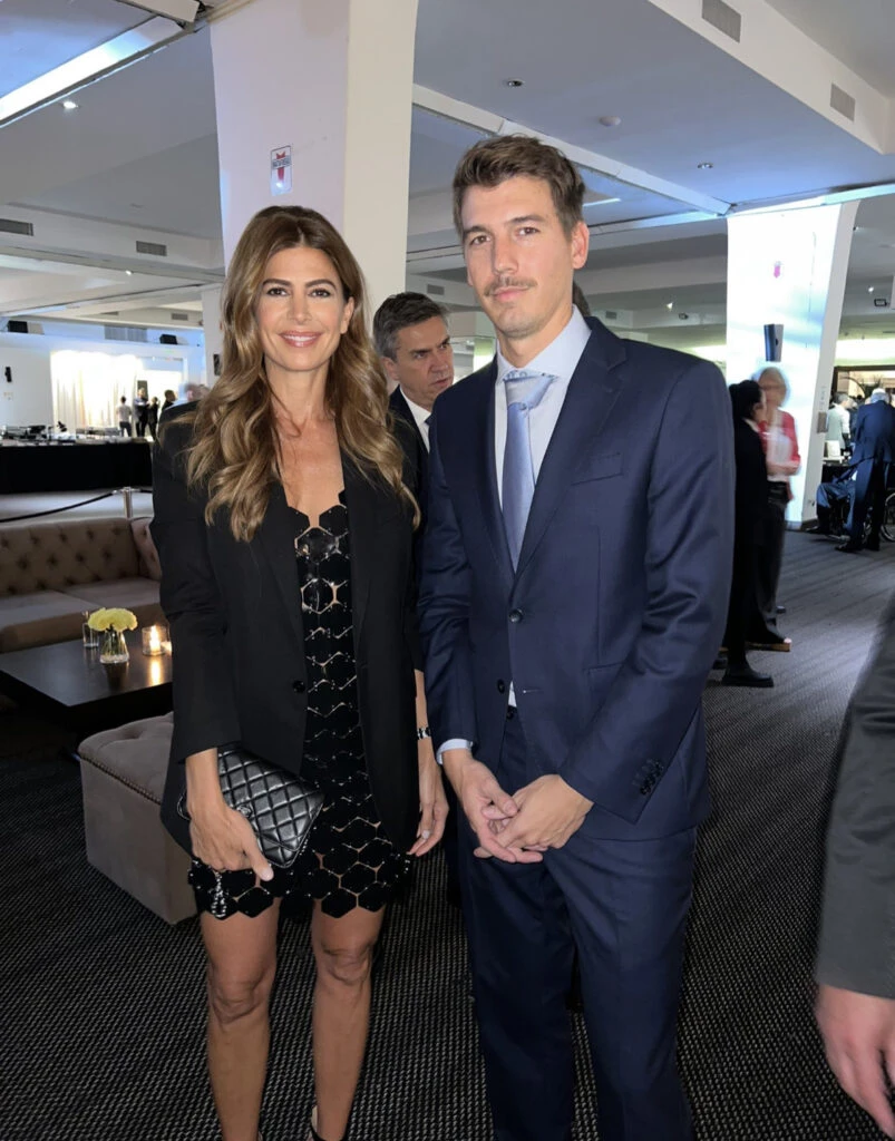 Juliana Awada impactó con su look más fashionista. Twitter: @felipeferrandes.