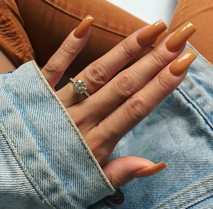 Manicura 3 colores inesperados marcan tendencia este otoño Caramello