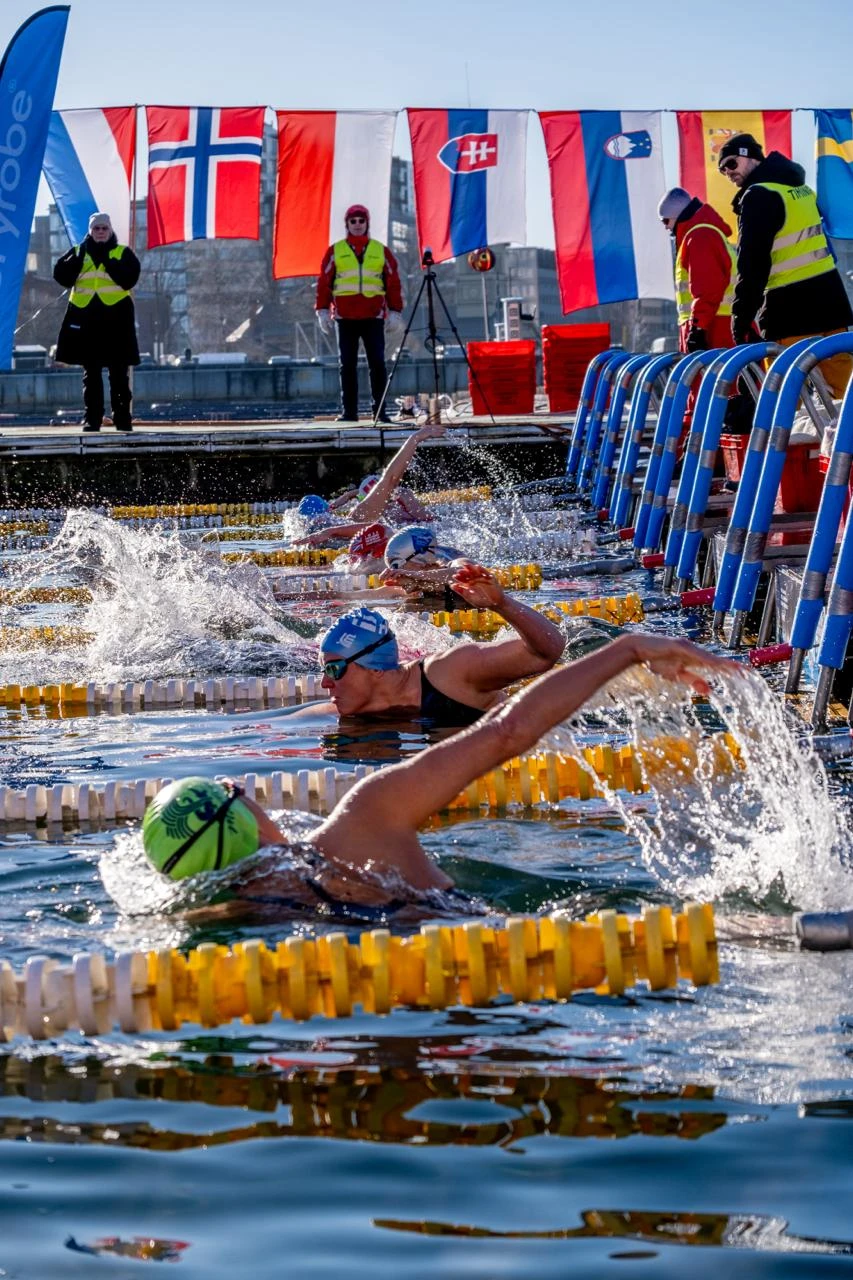 Mariana Godoy Goette nadadora en aguas heladas