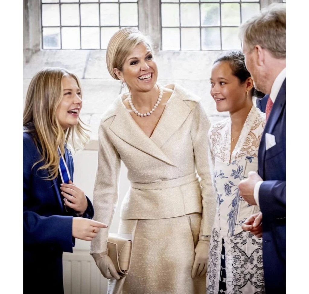 Máxima apostó por un look monocromático y marcó tendencia