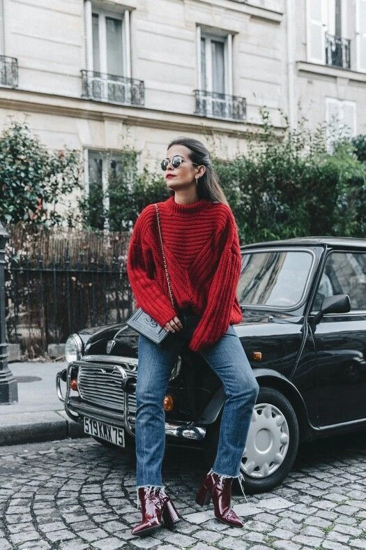 Guía de estilo: los suéteres rojos marcan tendencia en el street style