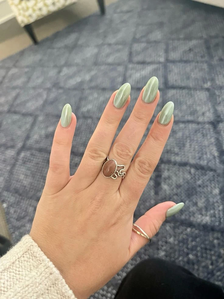 Light green nails, las uñas que marcan tendencia este invierno