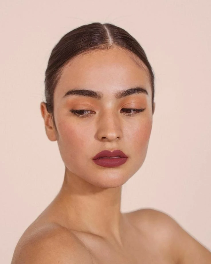 Cómo hacer el berry girl make up, el maquillaje que marca tendencia en la Gen-Z