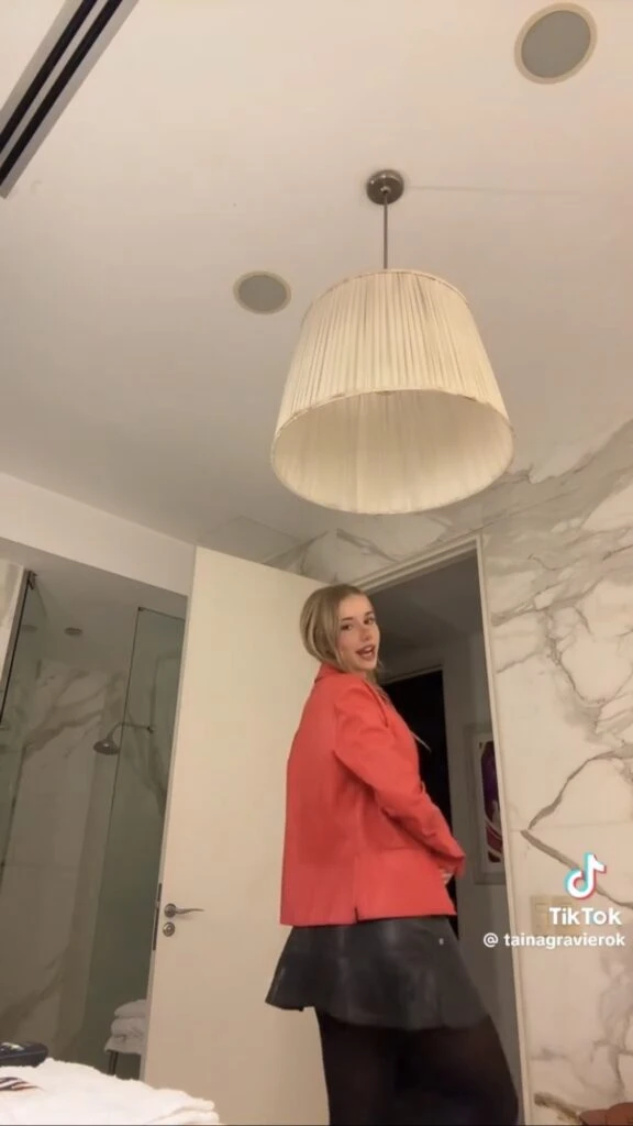 Taína Gravier apostó por el color más trendy. Foto: TikTok.