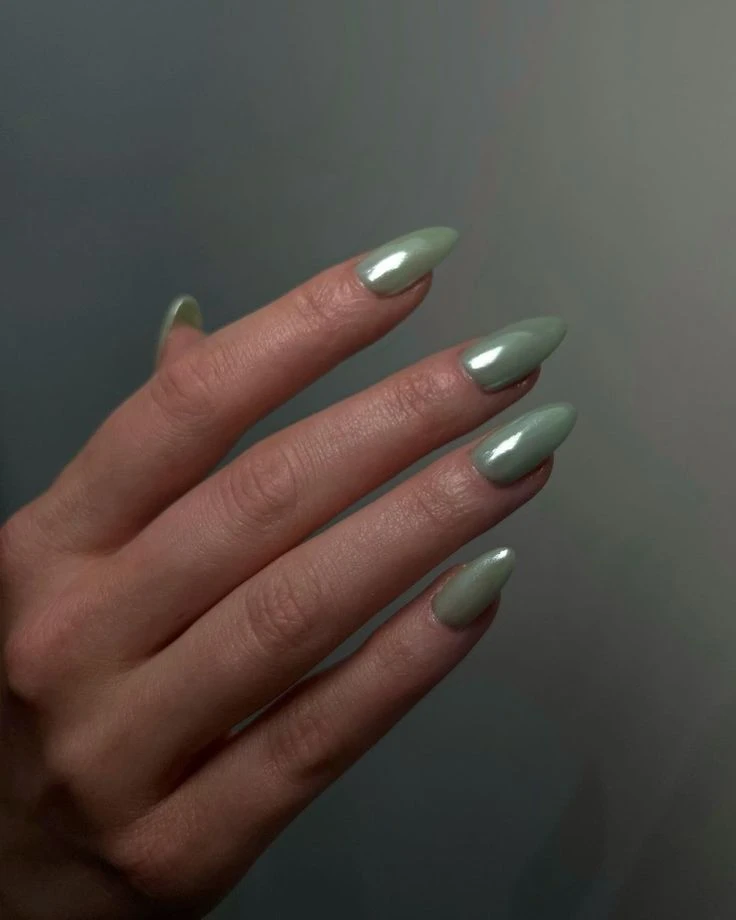 Light green nails, las uñas que marcan tendencia este invierno