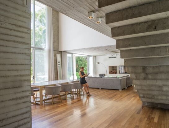 Interior y exteriores de una casa minimalista y elegante