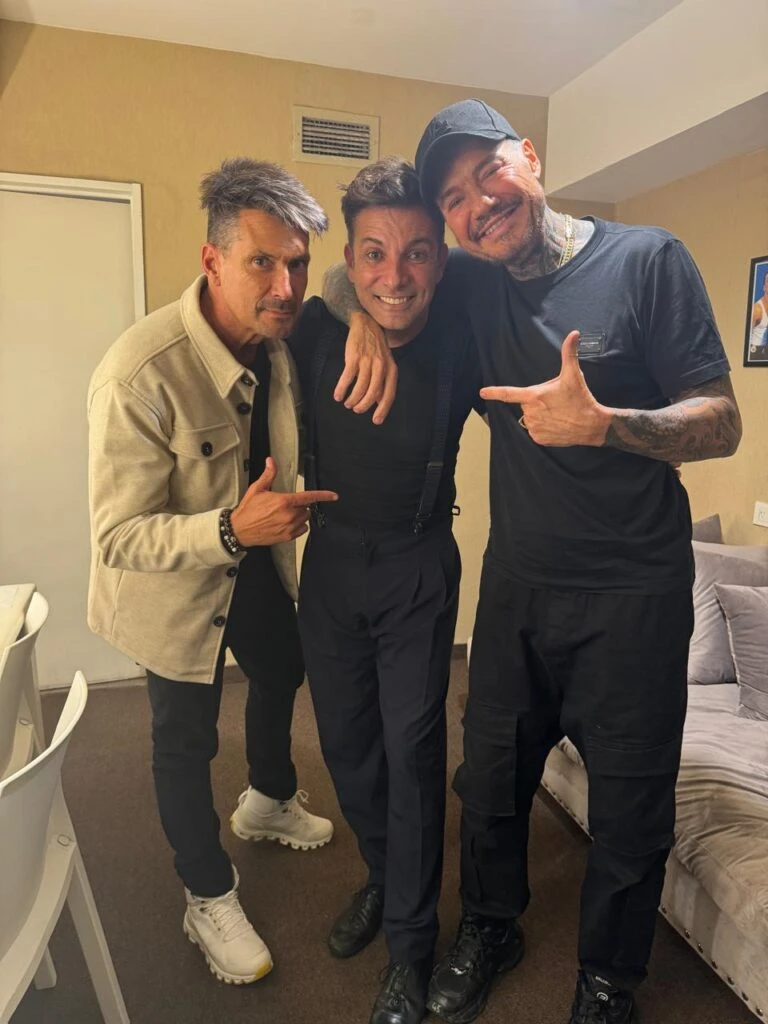 Marcelo Tinelli saludó a Martín Bossi en camarines después del espectáculo. En la foto con El Tirri