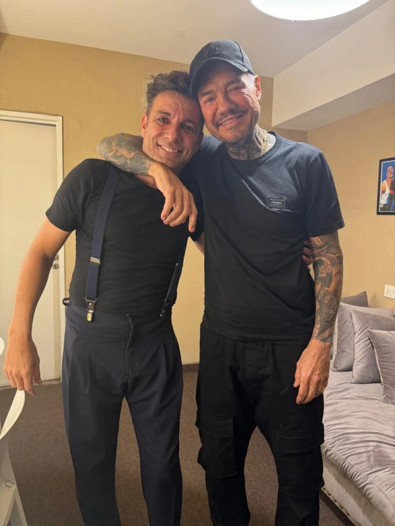 Marcelo Tinelli saludó a Martín Bossi en camarines después del espectáculo.