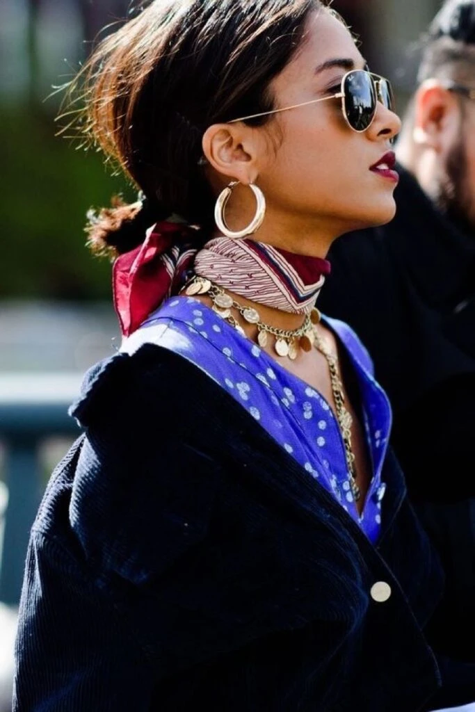 cómo se usa el pañuelo, el accesorio clave del otoño