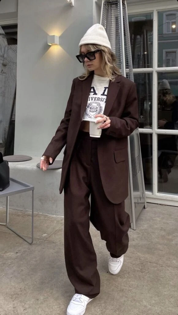 como usar los colores del otoño 2024 según el street style 