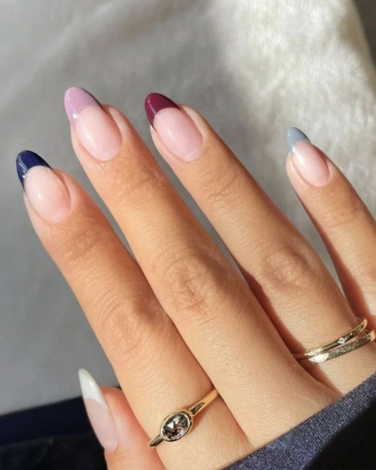 Colorful french tip nails, las uñas más coloridas que elige la Gen-Z