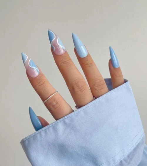 Blueberry milk nails, las uñas ideales para llevar en el invierno