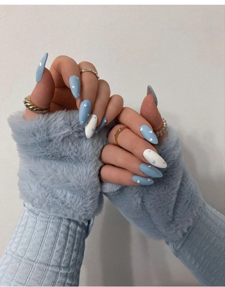 Blueberry milk nails, las uñas ideales para llevar en el invierno