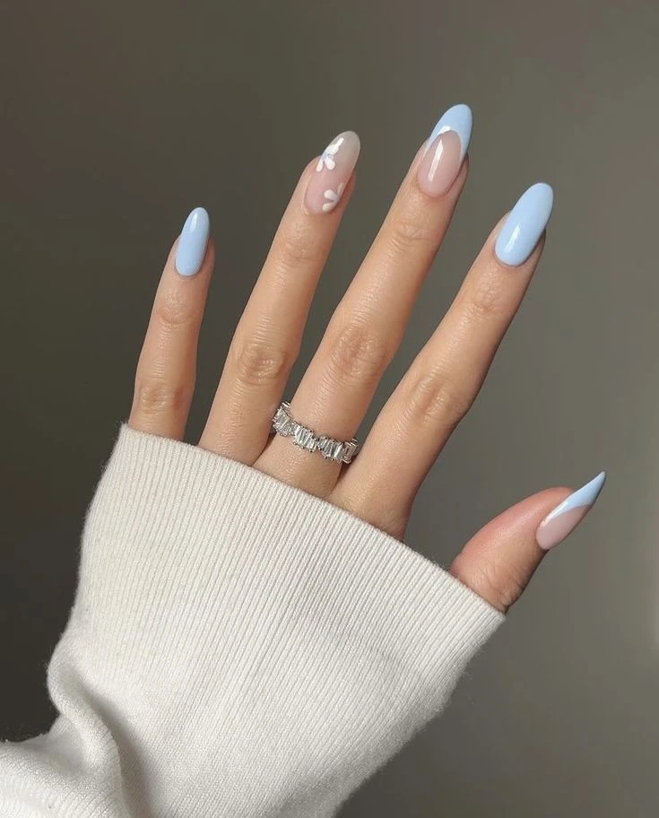 Blueberry milk nails, las uñas ideales para llevar en el invierno