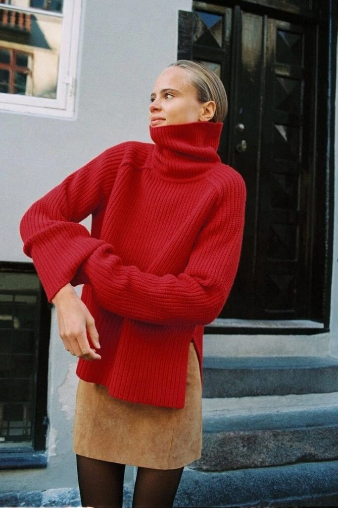Guía de estilo: los suéteres rojos marcan tendencia en el street style