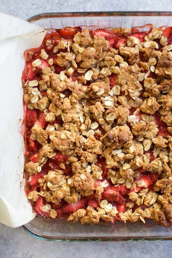 Barritas de avena, banana y frutillas: una receta saludable e ideal para la merienda