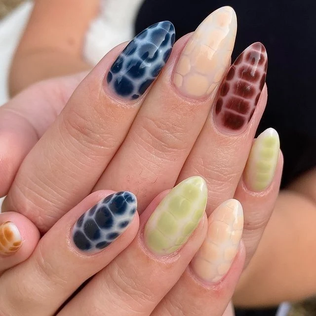 Snake skin nails, las uñas fashionistas de esta temporada