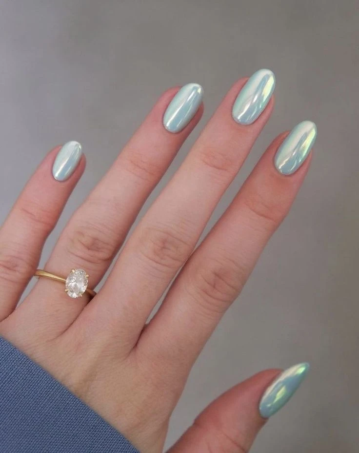 Blueberry milk nails, las uñas ideales para llevar en el invierno