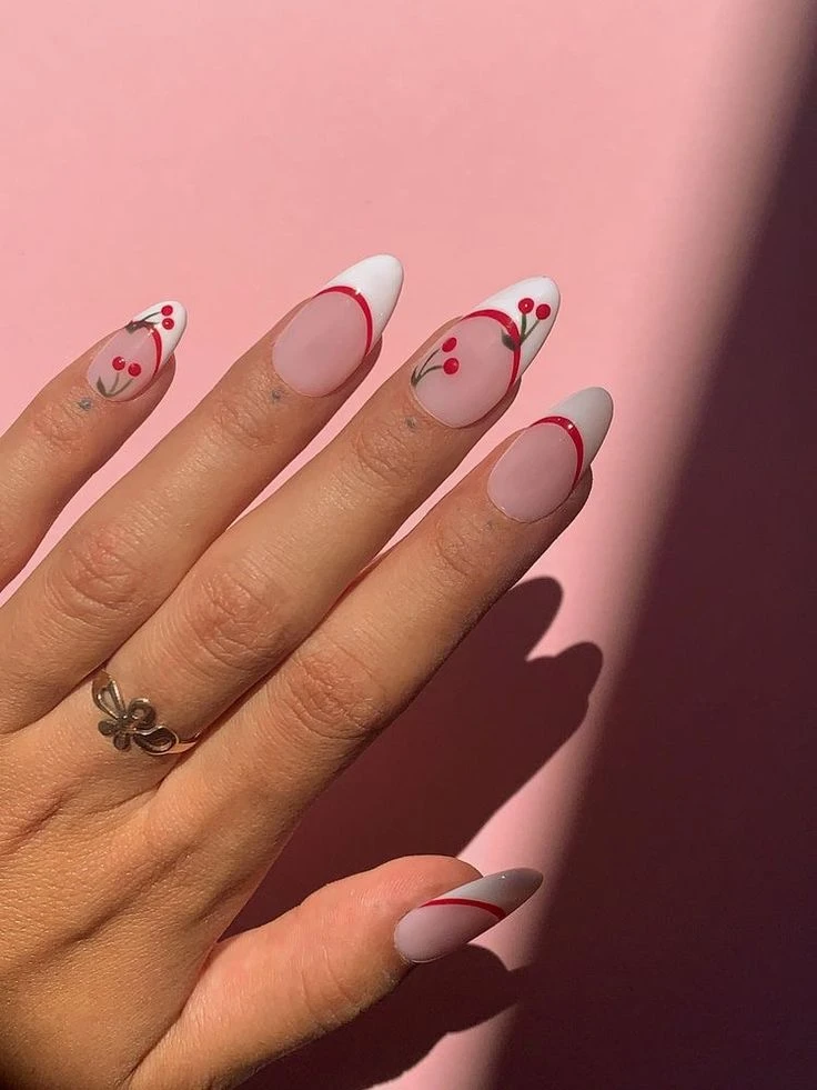 Cherry nails, la manicura más divertida que marca tendencia en el street style